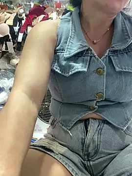 Snapshot of Cesywet chatting on 10, 9, 2025 Cesywet online show from 10, 9, 2025