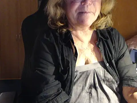 Snapshot of _sunshine__ chatting on 20, 12, 2024  sunshine   online show from 20, 12, 2024
