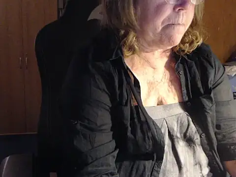 Snapshot of _sunshine__ chatting on 4, 2, 2025  sunshine   online show from 4, 2, 2025