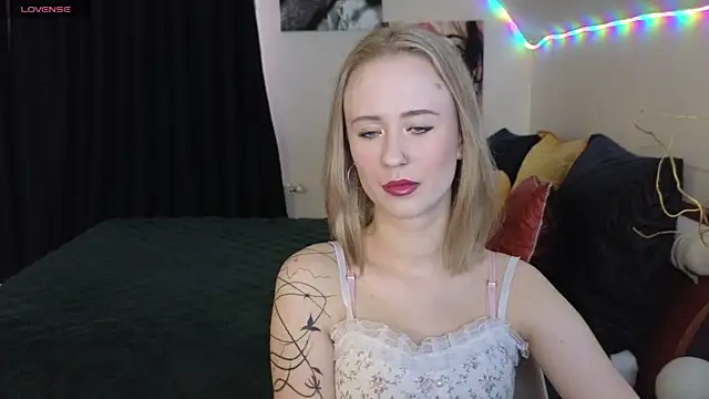 SashaBrooks online show from 9, 10, 2025