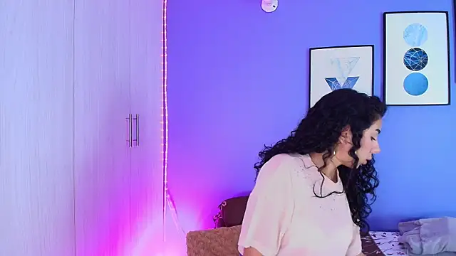 candyy bella online show from 16, 1, 2025