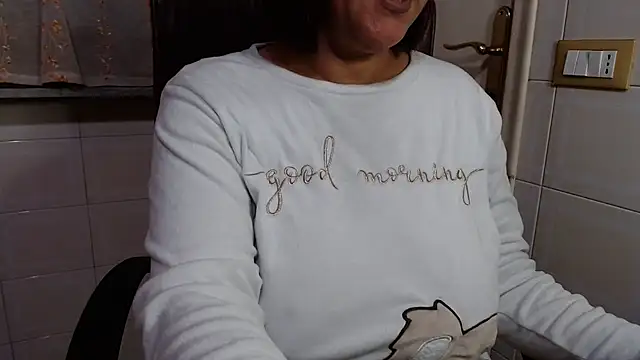 Snapshot of Foxlady2271 chatting on 1, 5, 2026 Foxlady2271 online show from 1, 5, 2026