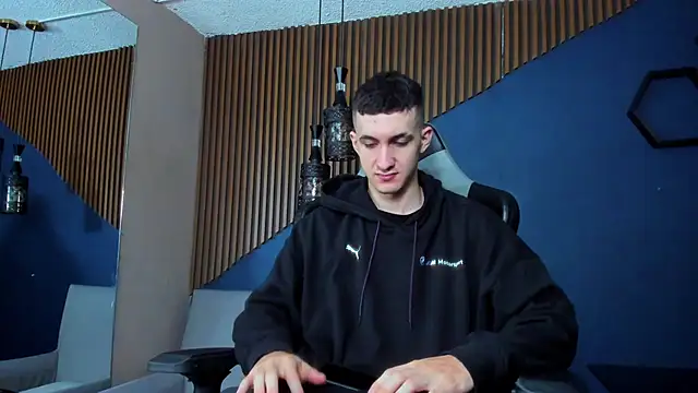 JacksonOlsenn online show from 6, 3, 2025