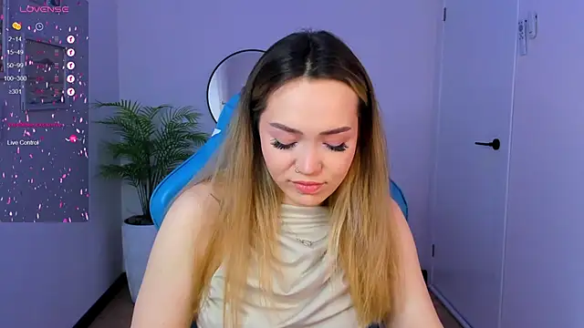 Evia r0se online show from 7, 1, 2025