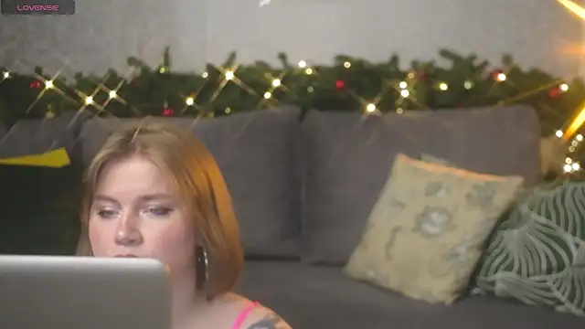 Snapshot of Kira_Citro chatting on 17, 12, 2024 Kira Citro online show from 17, 12, 2024