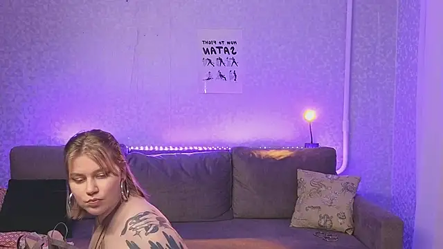 Snapshot of Kira_Citro chatting on 11, 1, 2025 Kira Citro online show from 11, 1, 2025