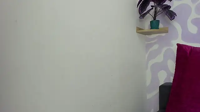 Little Ivy online show from 27, 9, 2025