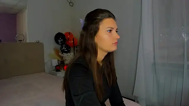 Laura Leee online show from 2, 11, 2025