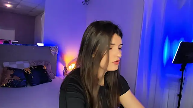 Snapshot of Laura_Leee chatting on 10, 6, 2026 Laura Leee online show from 10, 6, 2026