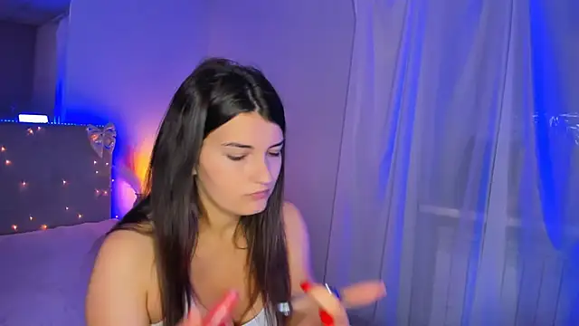 Snapshot of Laura_Leee chatting on 21, 6, 2026 Laura Leee online show from 21, 6, 2026