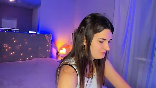 Snapshot of Laura_Leee chatting on 22, 6, 2026 Laura Leee online show from 22, 6, 2026