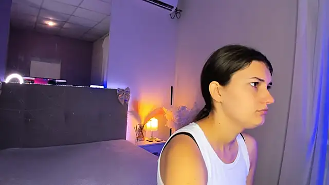 Snapshot of Laura_Leee chatting on 7, 7, 2026 Laura Leee online show from 7, 7, 2026