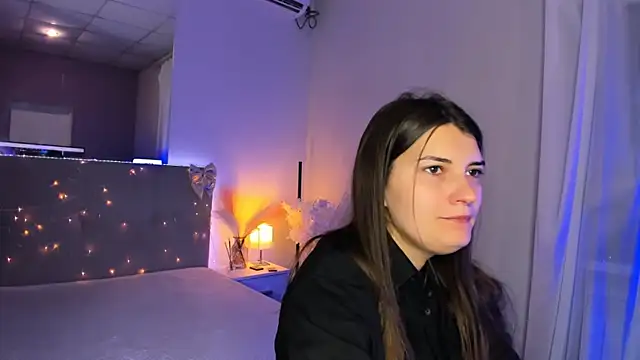 Snapshot of Laura_Leee chatting on 8, 7, 2026 Laura Leee online show from 8, 7, 2026