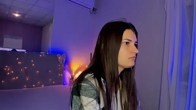 Snapshot of Laura_Leee chatting on 11, 7, 2026 Laura Leee online show from 11, 7, 2026