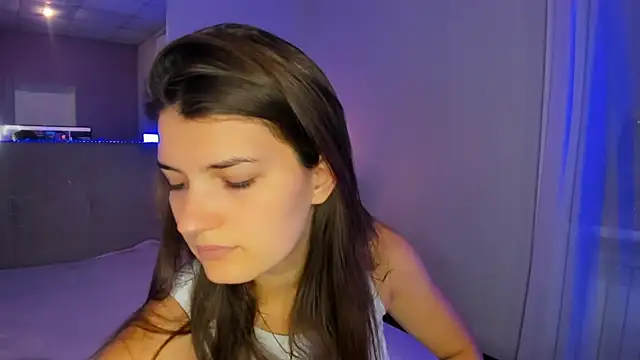 Snapshot of Laura_Leee chatting on 3, 8, 2026 Laura Leee online show from 3, 8, 2026