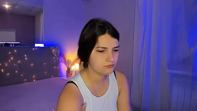 Snapshot of Laura_Leee chatting on 6, 8, 2026 Laura Leee online show from 6, 8, 2026