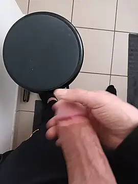 Snapshot of casper0303 chatting on 14, 2, 2025 casper0303 online show from 14, 2, 2025