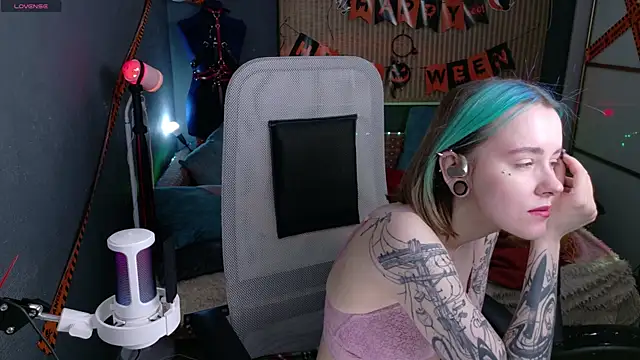 Snapshot of Cumpotik_Eve chatting on 18, 12, 2025 Cumpotik Eve online show from 18, 12, 2025