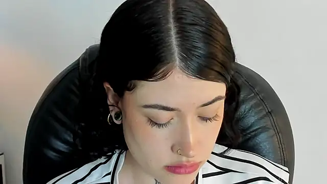 Snapshot of melody_suarez chatting on 17, 12, 2024 melody suarez online show from 17, 12, 2024