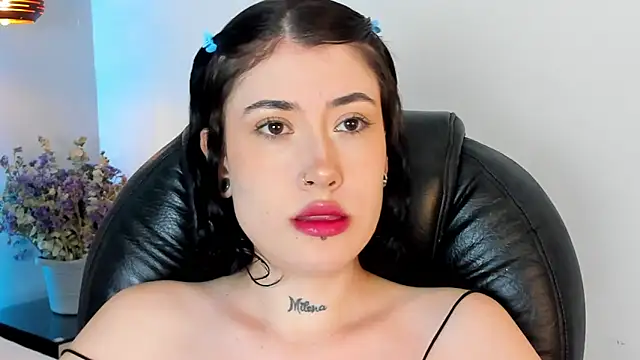 Snapshot of melody_suarez chatting on 19, 12, 2024 melody suarez online show from 19, 12, 2024