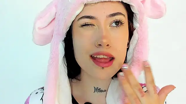 Snapshot of melody_suarez chatting on 27, 12, 2024 melody suarez online show from 27, 12, 2024