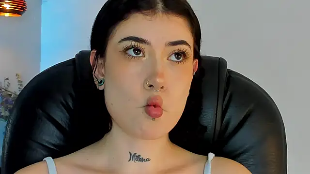 Snapshot of melody_suarez chatting on 5, 1, 2025 melody suarez online show from 5, 1, 2025