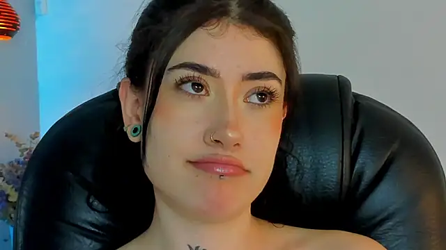 Snapshot of melody_suarez chatting on 12, 1, 2025 melody suarez online show from 12, 1, 2025