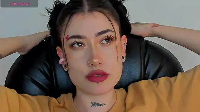 Snapshot of melody_suarez chatting on 14, 1, 2025 melody suarez online show from 14, 1, 2025