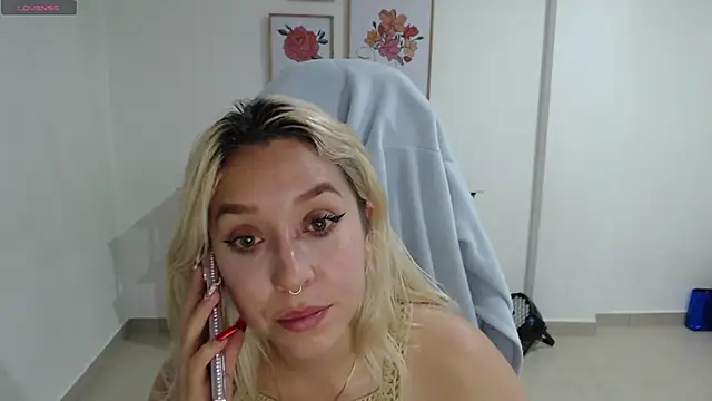 Snapshot of Dahlia__espresso chatting on 2, 1, 2025 Dahlia espresso online show from 2, 1, 2025