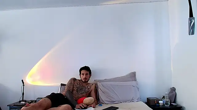 anika lowen02 online show from 28, 1, 2025