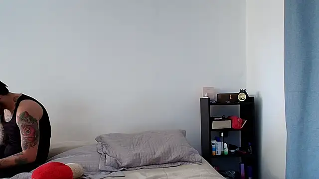 anika lowen02 online show from 28, 2, 2025