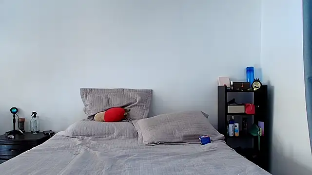 anika lowen02 online show from 18, 3, 2025