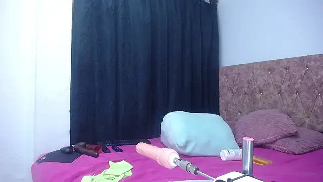 Snapshot of Roxy-Smith chatting on 3, 8, 2026 Roxy-Smith online show from 3, 8, 2026