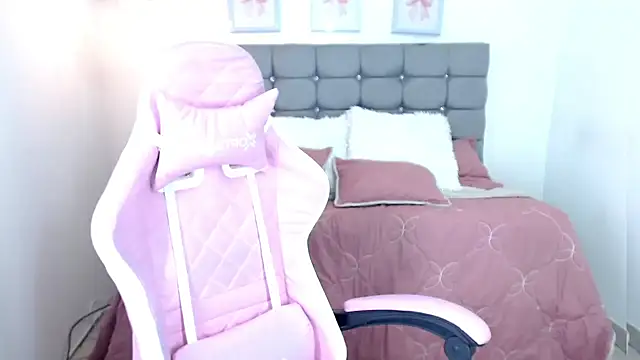 sarah moon2 online show from 30, 10, 2025