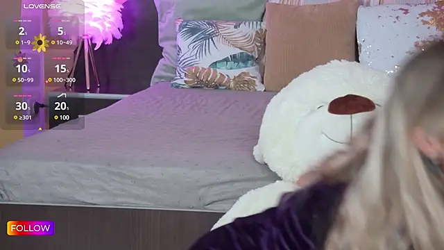 Sarah-Hart online show from 5, 3, 2025