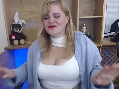 Snapshot of DaniellaKiss chatting on 10, 10, 2025 DaniellaKiss online show from 10, 10, 2025