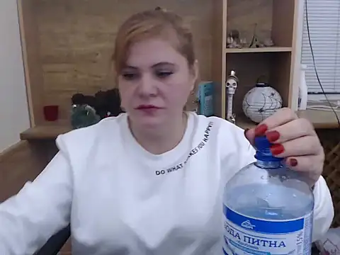 Snapshot of DaniellaKiss chatting on 5, 1, 2026 DaniellaKiss online show from 5, 1, 2026