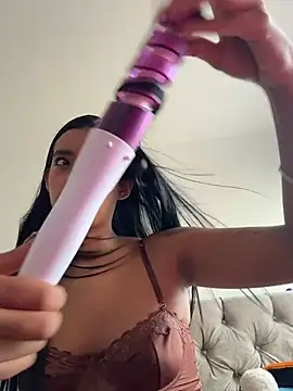 Laura fernandezII online show from 12, 11, 2025