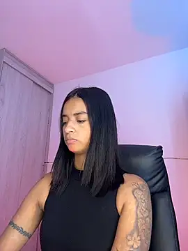 Laura fernandezII online show from 28, 4, 2026