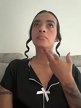Laura fernandezII online show from 2, 5, 2026