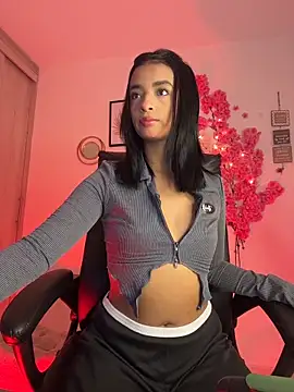 Laura fernandezII online show from 6, 5, 2026