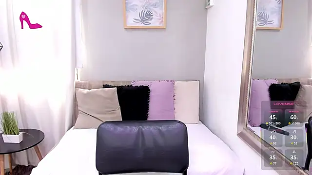 LenaRuiz  online show from 30, 4, 2026