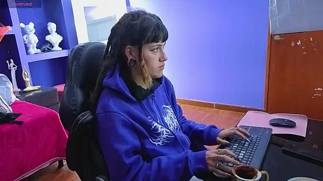  sharlotte777 online show from 5, 11, 2025