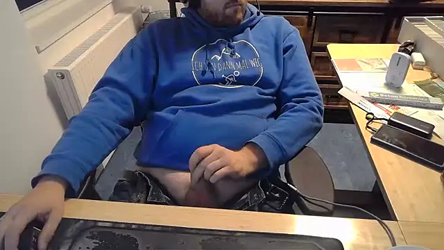 Snapshot of Currycake chatting on 7, 10, 2025 Currycake online show from 7, 10, 2025