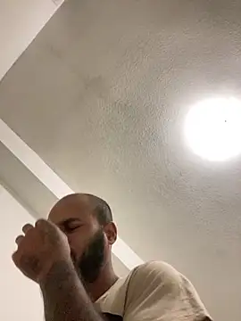 Snapshot of islandvybee55 chatting on 9, 1, 2025 islandvybee55 online show from 9, 1, 2025