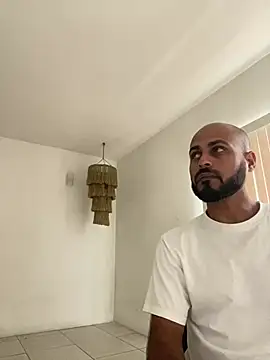 Snapshot of islandvybee55 chatting on 19, 1, 2025 islandvybee55 online show from 19, 1, 2025