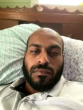 Snapshot of islandvybee55 chatting on 18, 11, 2025 islandvybee55 online show from 18, 11, 2025