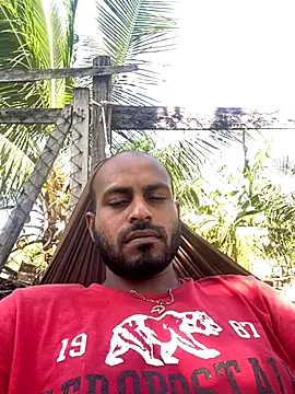 Snapshot of islandvybee55 chatting on 3, 12, 2025 islandvybee55 online show from 3, 12, 2025