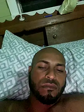 Snapshot of islandvybee55 chatting on 17, 12, 2025 islandvybee55 online show from 17, 12, 2025