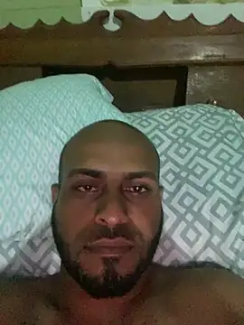 Snapshot of islandvybee55 chatting on 20, 12, 2025 islandvybee55 online show from 20, 12, 2025